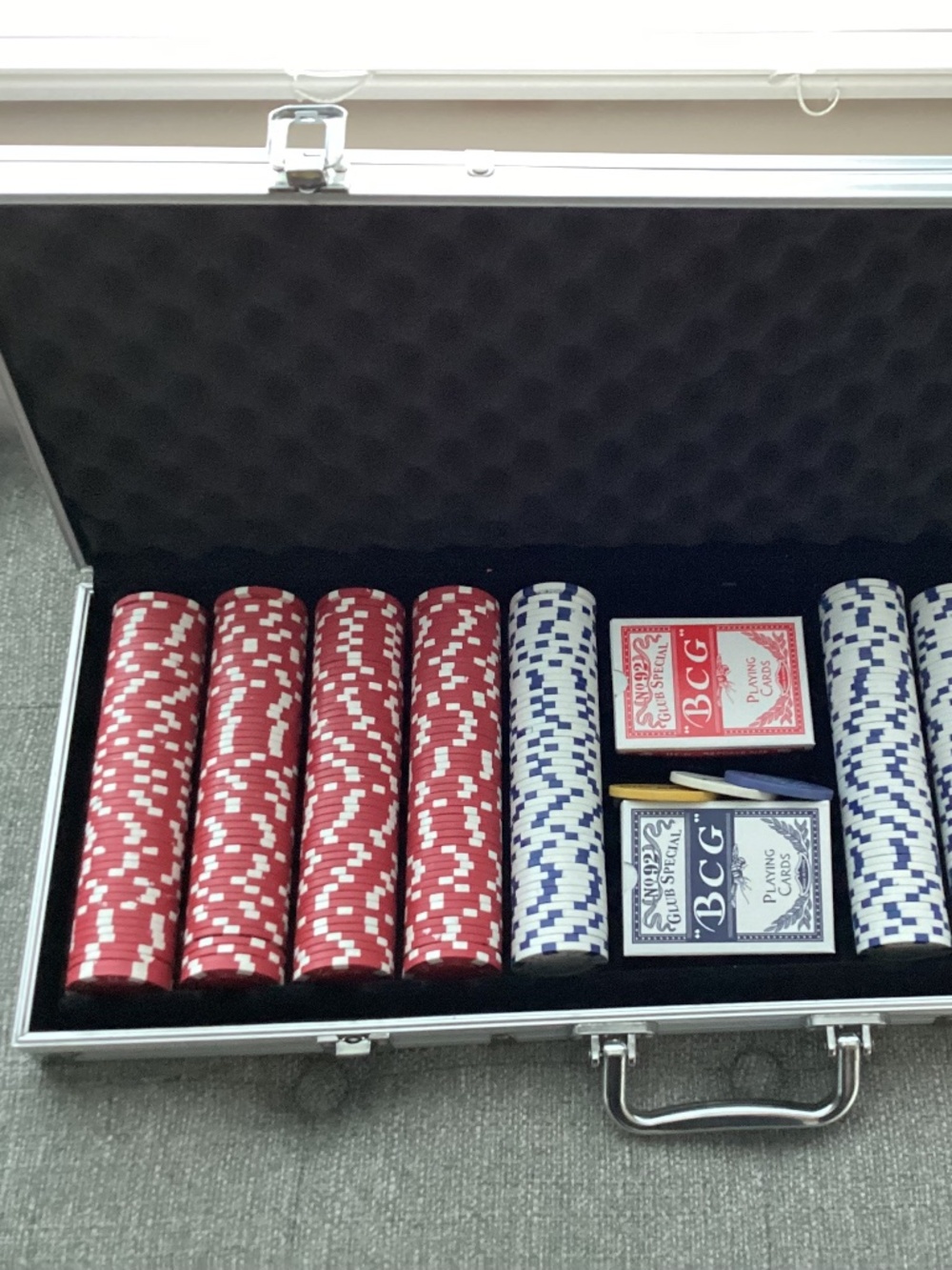 BCG No. 92 โGlub Specialโ 500-Piece Poker Set โ Aluminum Case, 2 Decks, Dealer/B